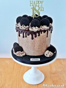 Oreo dripping cake Oreo dripping cake